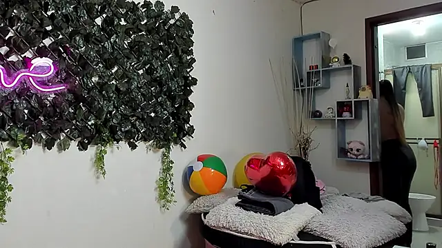 DestinyHills XXX чат на живо