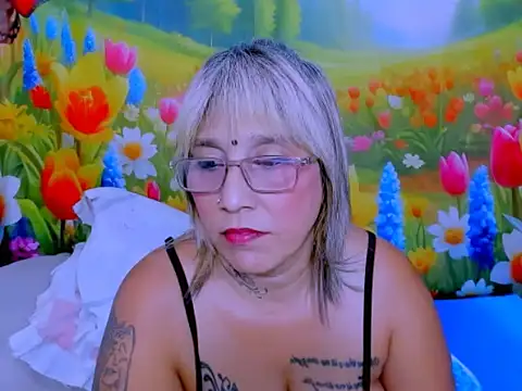 indianroxy: απευθείας συνομιλία ΧΧΧ