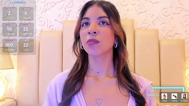 צ'אט XXX בשידור חי של VioletaHills_
