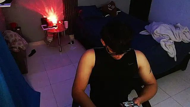 Mr_yisuzz Adlı Modelin Canlı XXX Sohbeti