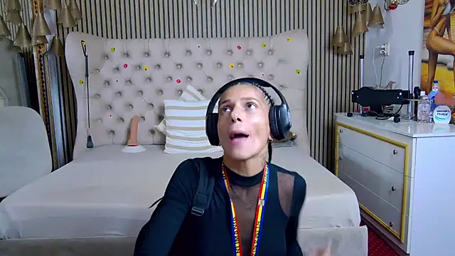 PlayfulShow's Live XXX Chat