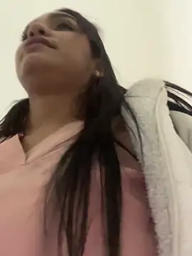 Sara-77's Live XXX Chat