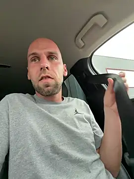 Oliver_outside's Live XXX Chat