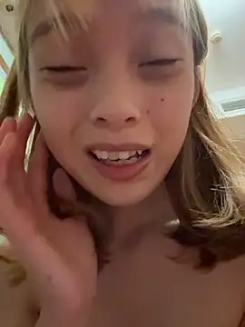 Show modela yangyang520-18girl na web-kameri