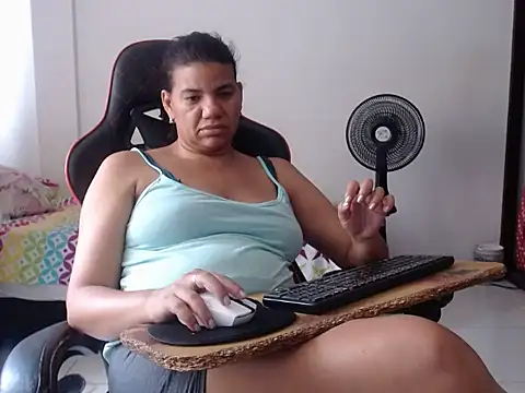 Adriana_0312 XXX чат на живо