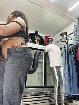 MAREIA_25 Show in webcam