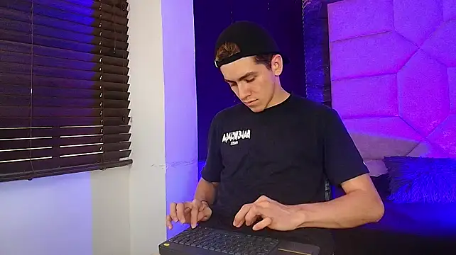 Tyler_Mcrey 现场XXX聊天