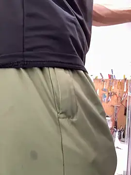 Paul22cm-: διαδικτυακό σόου στην κάμερα