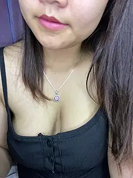 Sunset-yll's Live XXX Chat