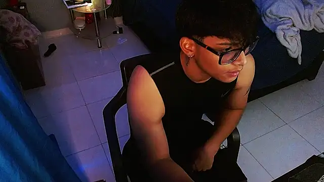 Mr_yisuzz Live XXX Chat