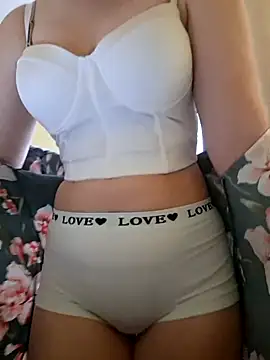 EmmaDaisyx's Live XXX Chat