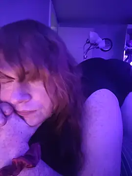 Ravenuncaged Show in webcam