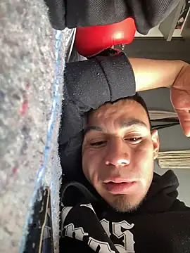 Taylor_DiamondBoy élő XXX-chatje