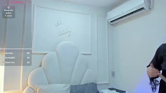 Nahomyrain Live XXX-chat