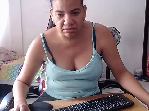 دردشة Adriana_0312 الجنسية المباشرة