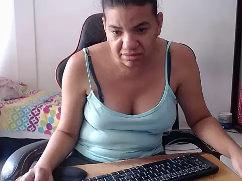 Adriana_0312 Chat XXX in diretta
