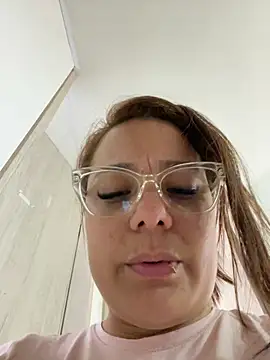MelissaPrettyMilf 网络视讯表演