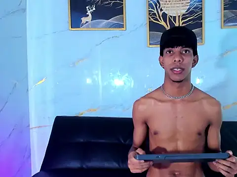 Show modela Xxx_hot23cm na web-kameri