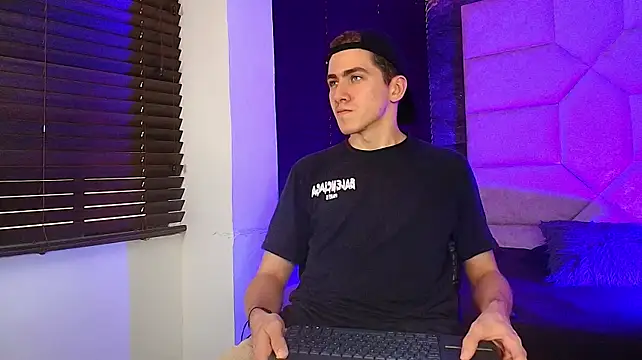 צ'אט XXX בשידור חי של Tyler_Mcrey