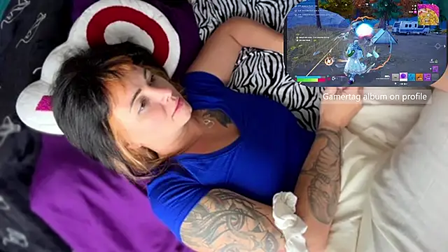 MarlaFknSinger élő XXX-chatje
