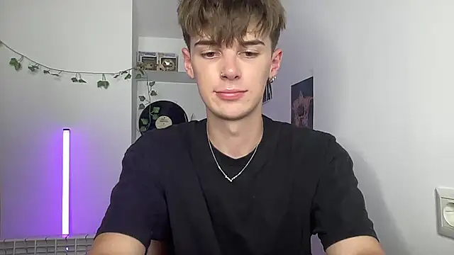 YourMilkyGuy Live XXX-Chat