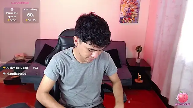 Alancum7 Adlı Modelin Canlı XXX Sohbeti