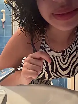Chatroom XXX en direct de elhenyaa