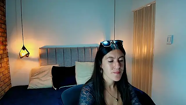 Chat +18 de LiaCooper_ ao vivo