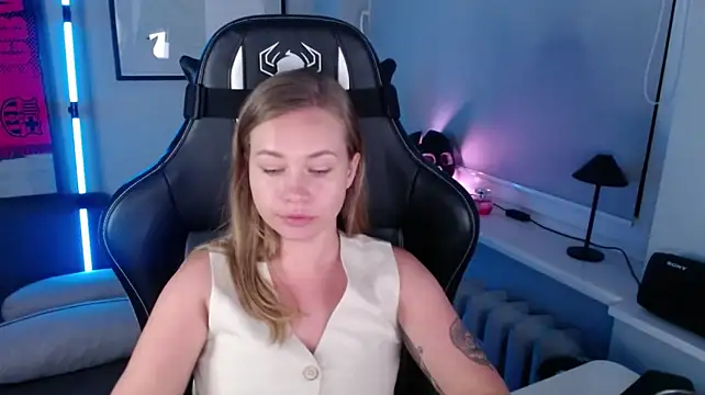 holly_xglam – Naživo XXX chat