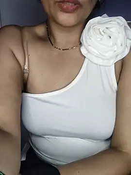 Hot-Roseeee's Live XXX Chat