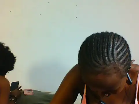 Brunette_blonde Chat XXX live