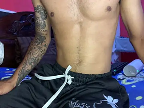 tanned_boy Show in webcam