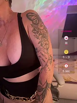 German_Milf's Live XXX Chat