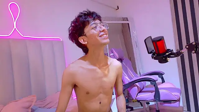 Show modela Twink_Sebas7 na web-kameri