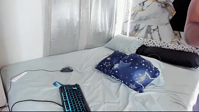 Goldendesirexx__'s Webcam Show
