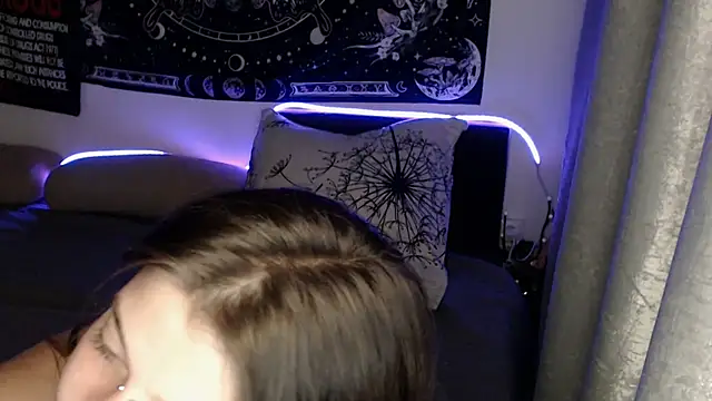 AlienforTwenty Live XXX-Chat
