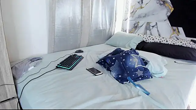 Goldendesirexx__ Webcam Show