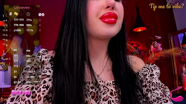 Mayzzie XXX чат на живо