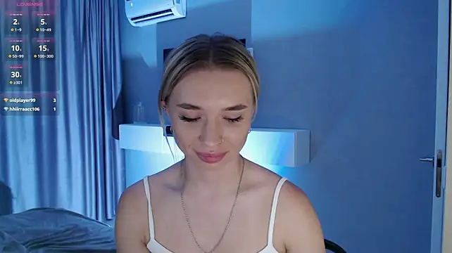 Chat +18 de Emily_Hartt ao vivo