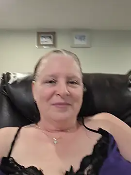 CanadianQueen1973 webcam show