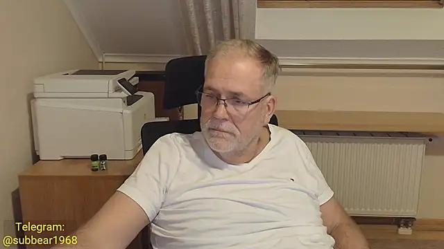 subbear1968 Show in webcam