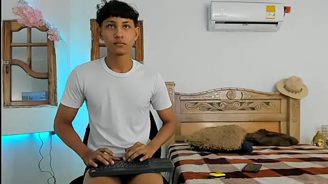 nedye_rouss – webcam-show