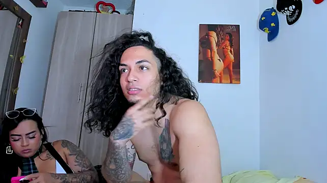 Chatroom XXX en direct de UR_LATIN_BUSHY_GUYS