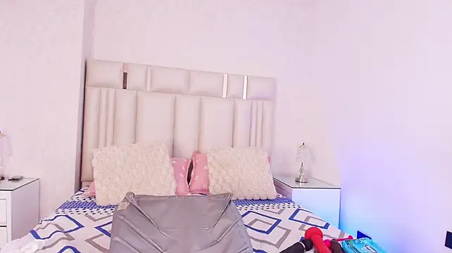 alanarose18 Adlı Modelin Canlı XXX Sohbeti