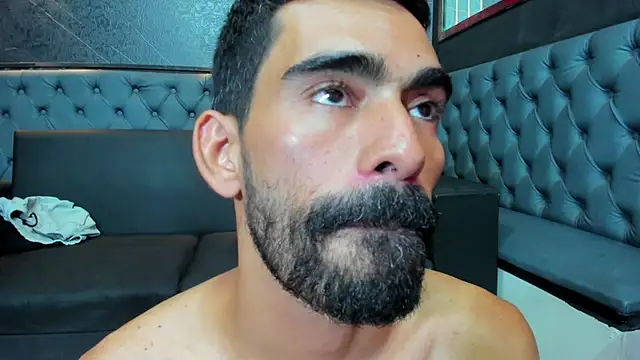 XXX chat uživo modela Andres_Bless