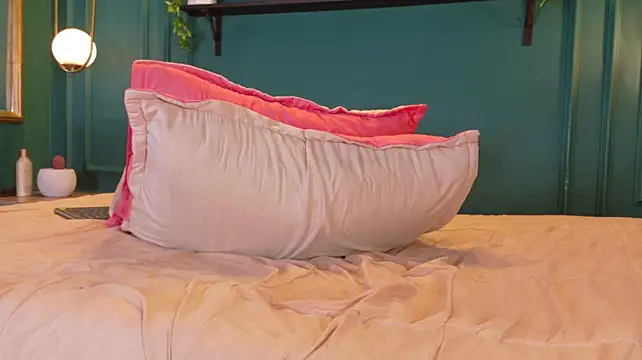 ale_cam Adlı Modelin Canlı XXX Sohbeti