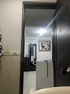 Violett_hott_'s Live XXX Chat
