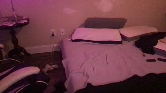 Busdownsamuels Show in webcam