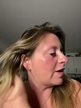 Czat XXX na żywo – Poppyshaw_