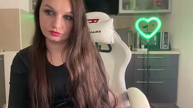 Nike_burn Adlı Modelin Canlı XXX Sohbeti